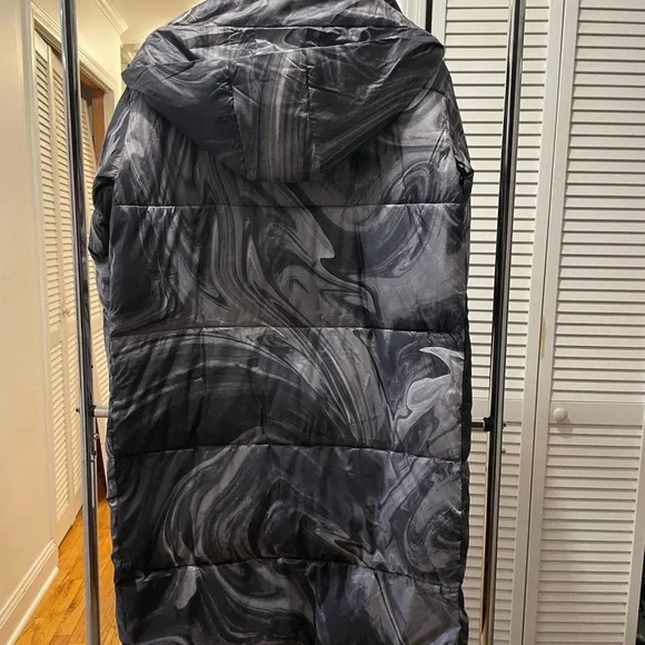 UGG Black Puffer Jacket with Glossy Finish - Picture 4 of 9